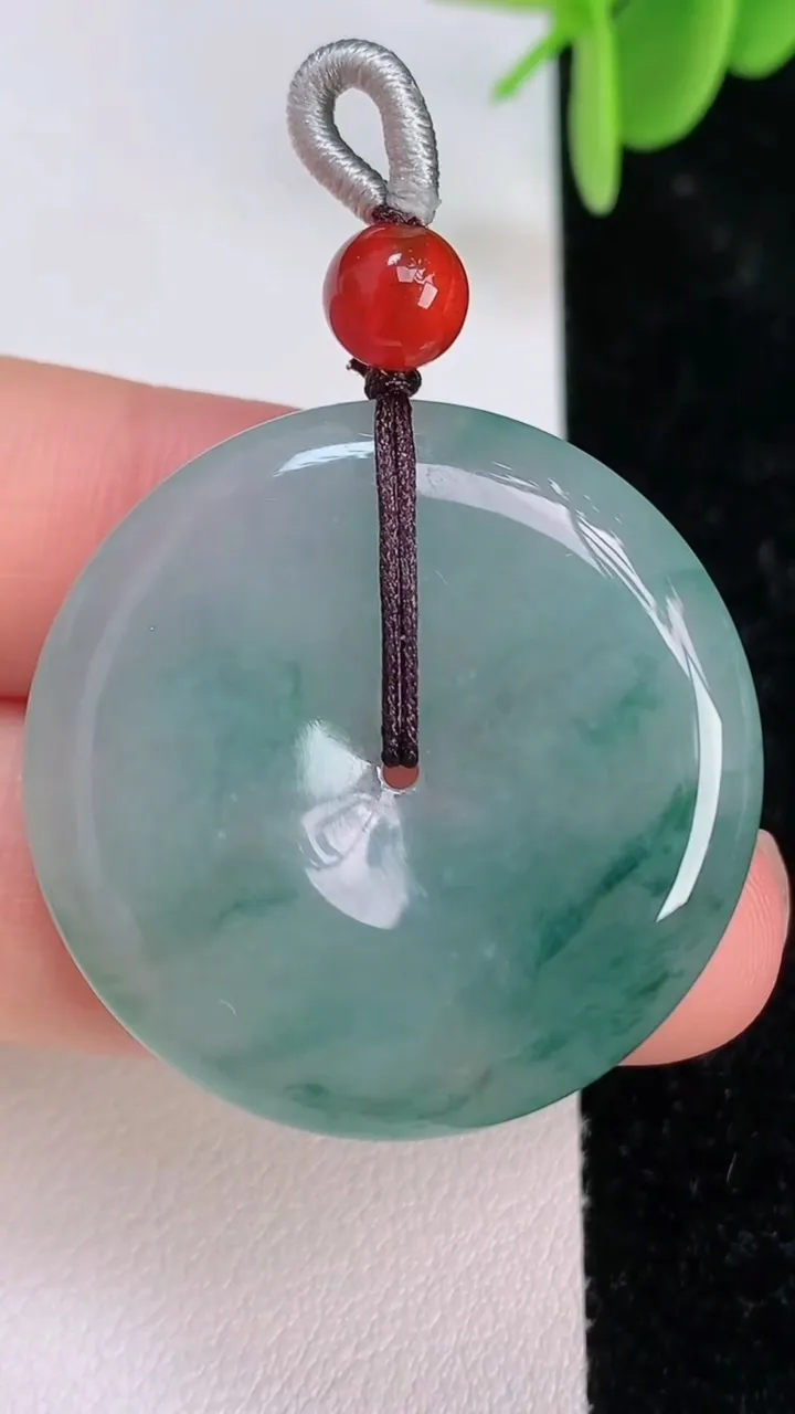 天然A货翡翠飘花平安扣吊坠，尺寸32.2-5，重量:11.04g
7月7日