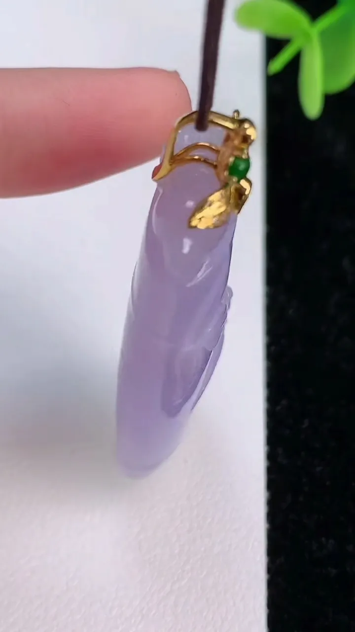 天然A货翡翠18k金紫罗兰节节高升 竹节吊坠，尺寸45.3-21.6-10.6，重量:20.66g
7月7日