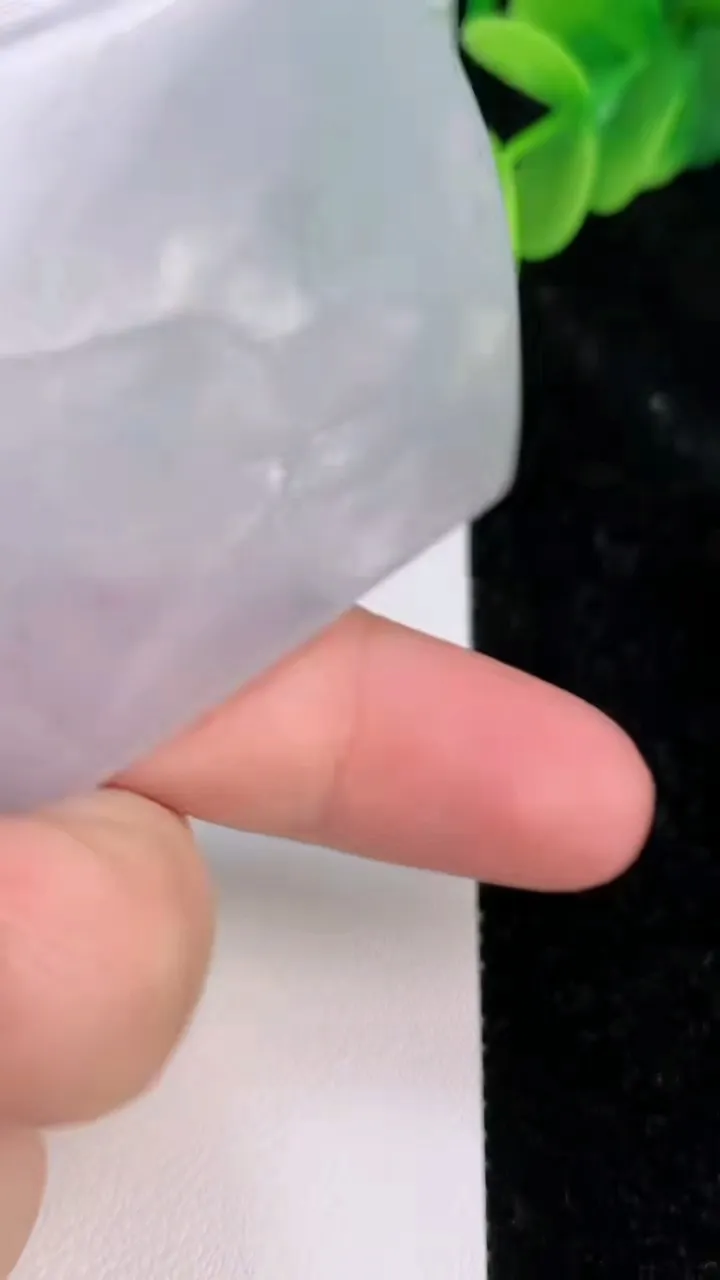 天然A货翡翠大日如来吊坠，尺寸71-42.7-4.5，重量:35.80g
7月7日