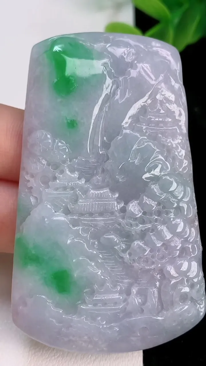 天然A货翡翠山水牌吊坠，尺寸67-41.6-6，重量:41.57g
7月7日