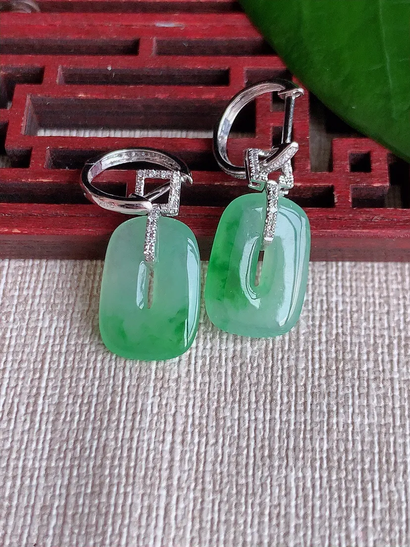 天然A货翡翠18K金伴钻镶嵌飘绿平安环耳坠 尺寸15×10.6×2mm 重量4.05g 0704