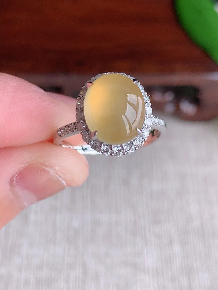 天然A货翡翠18K金伴钻镶嵌黄翡蛋面戒指 圈口17裸石尺寸10×8.3mm 重量3.48g 0704