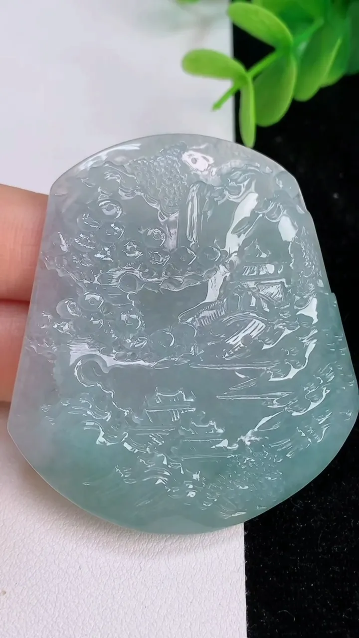 天然A货翡翠牌吊坠，尺寸57.2-51.8-6，重量:35.91g
7月7日