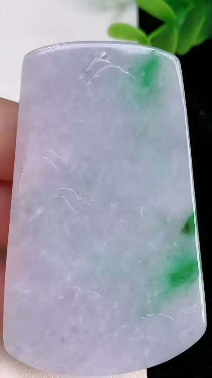 天然A货翡翠山水牌吊坠，尺寸67-41.6-6，重量:41.57g
7月7日