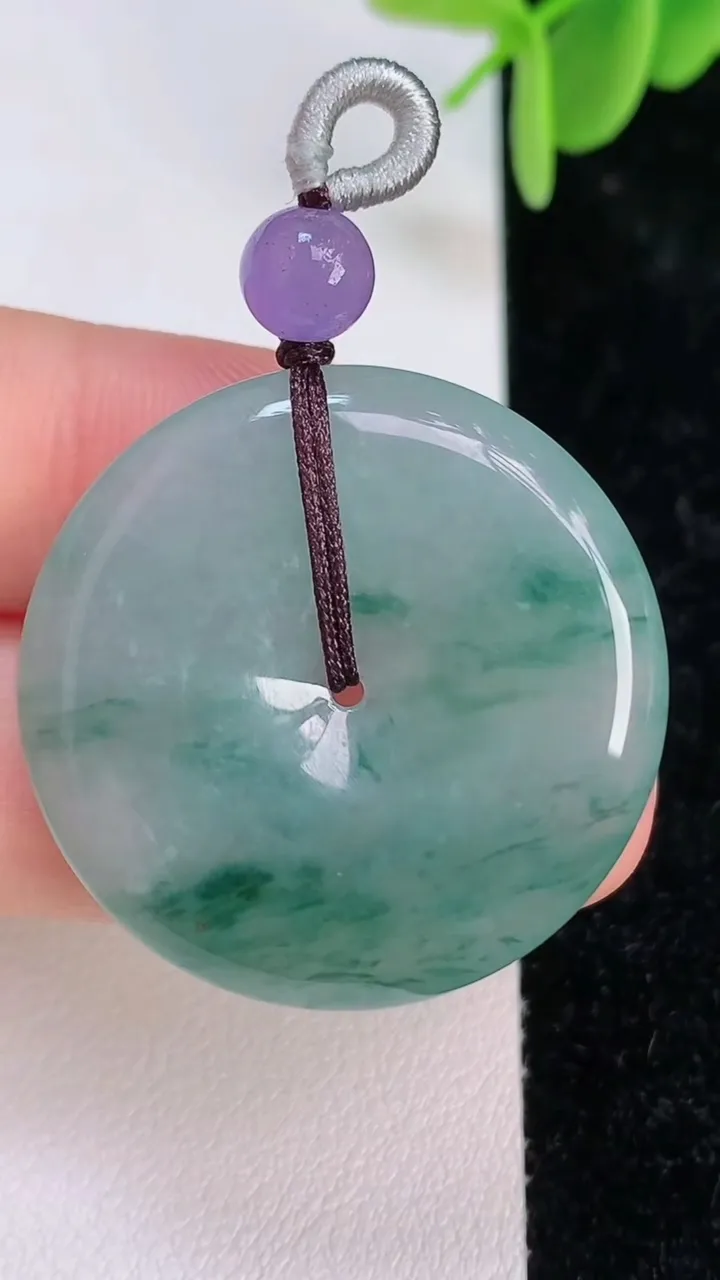 天然A货翡翠飘花平安扣吊坠，尺寸32-5，重量:11.02g
7月7日