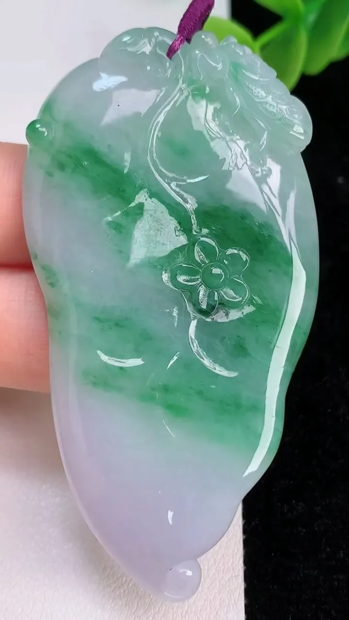 天然A货翡翠一鸣惊人吊坠，尺寸69.2-36-5.6，重量:31.10g
7月7日
