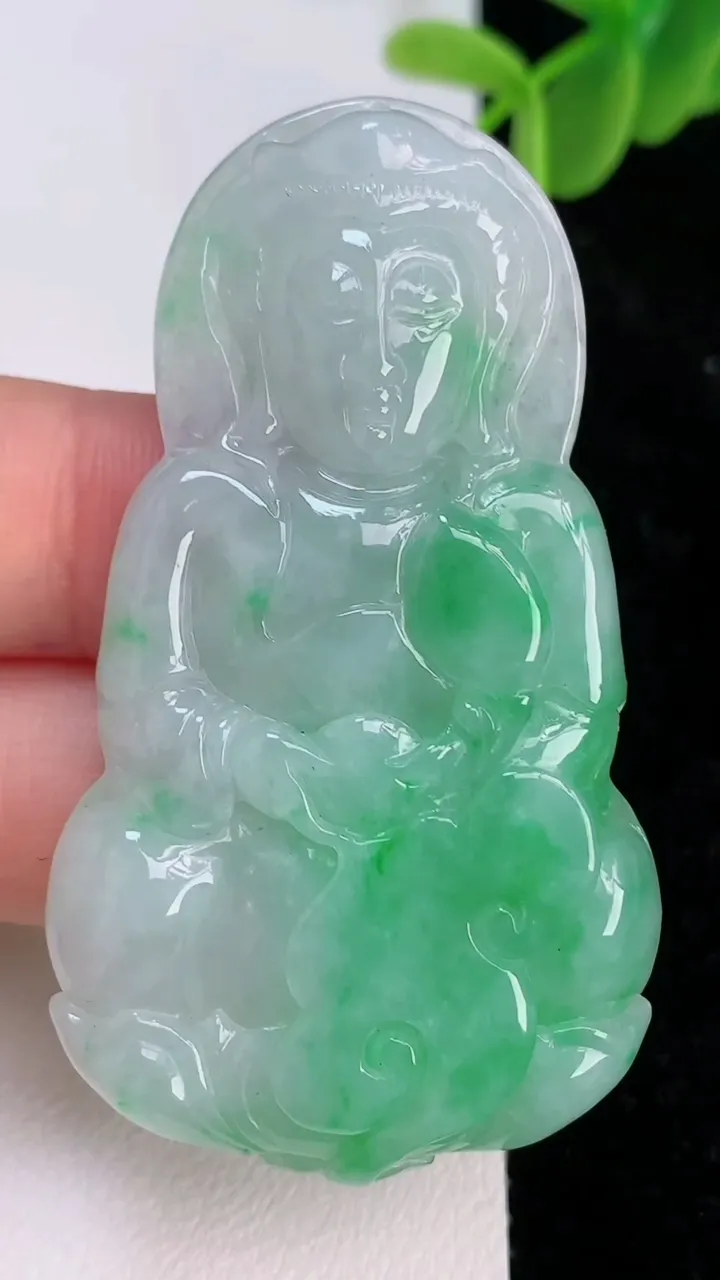 天然A货翡翠观音菩萨吊坠，尺寸58-33-6，重量:19.71g
7月7日