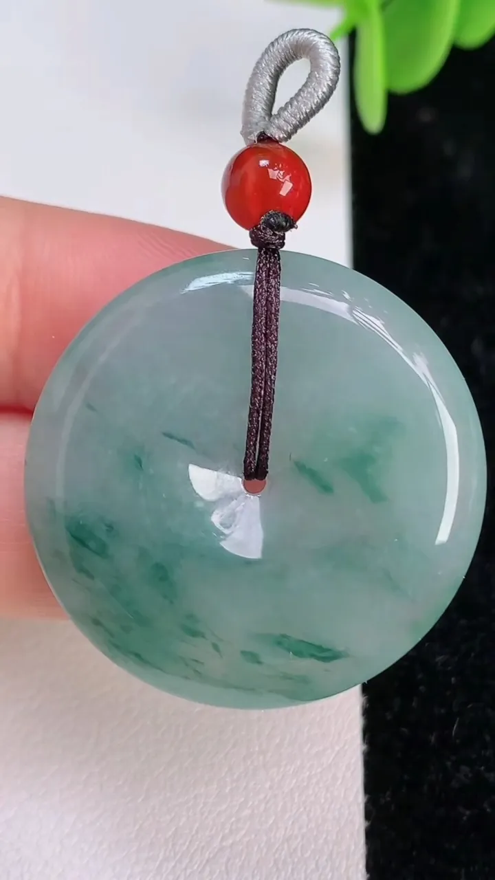 天然A货翡翠飘花平安扣吊坠，尺寸32.2-5，重量:11.04g
7月7日