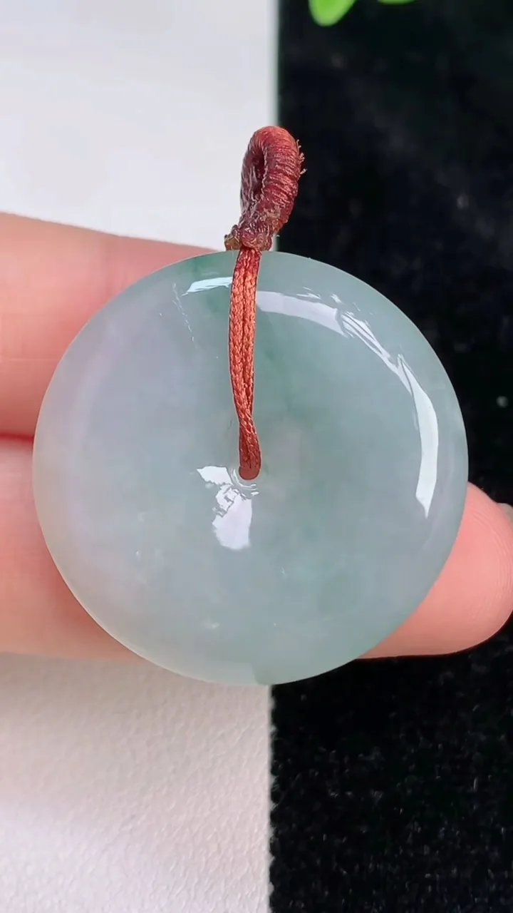 天然A货翡翠飘花平安扣吊坠，尺寸30.5-6，重量:11.61g
7月8日