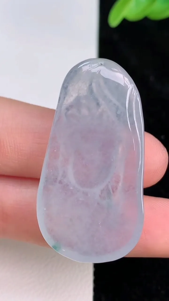 天然A货翡翠冰种飘花观音头吊坠，尺寸41.5-22-4.7，重量:10.25g
7月8日