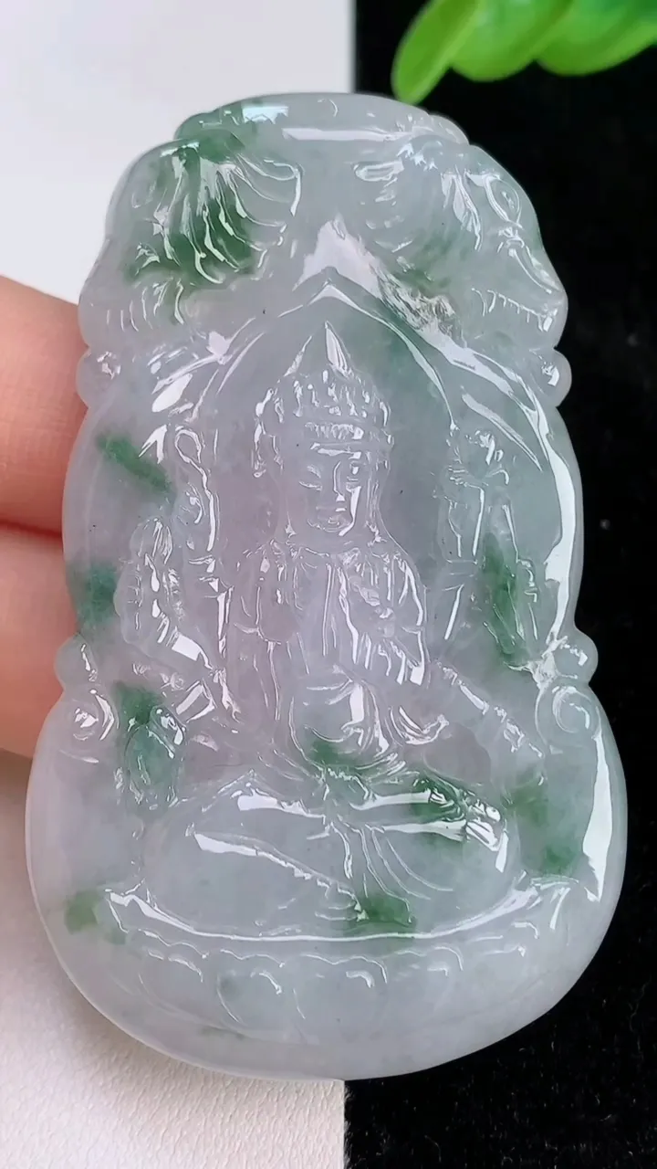 天然A货翡翠飘花普贤菩萨吊坠，尺寸64-39-6，重:29.05g
7月8日