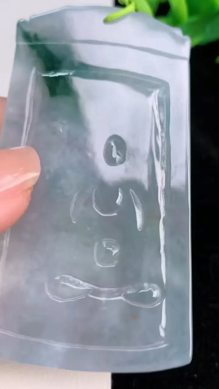 天然A货翡翠飘花文殊菩萨吊坠，尺寸77-45-5.5，重量:44.24g
7月8日