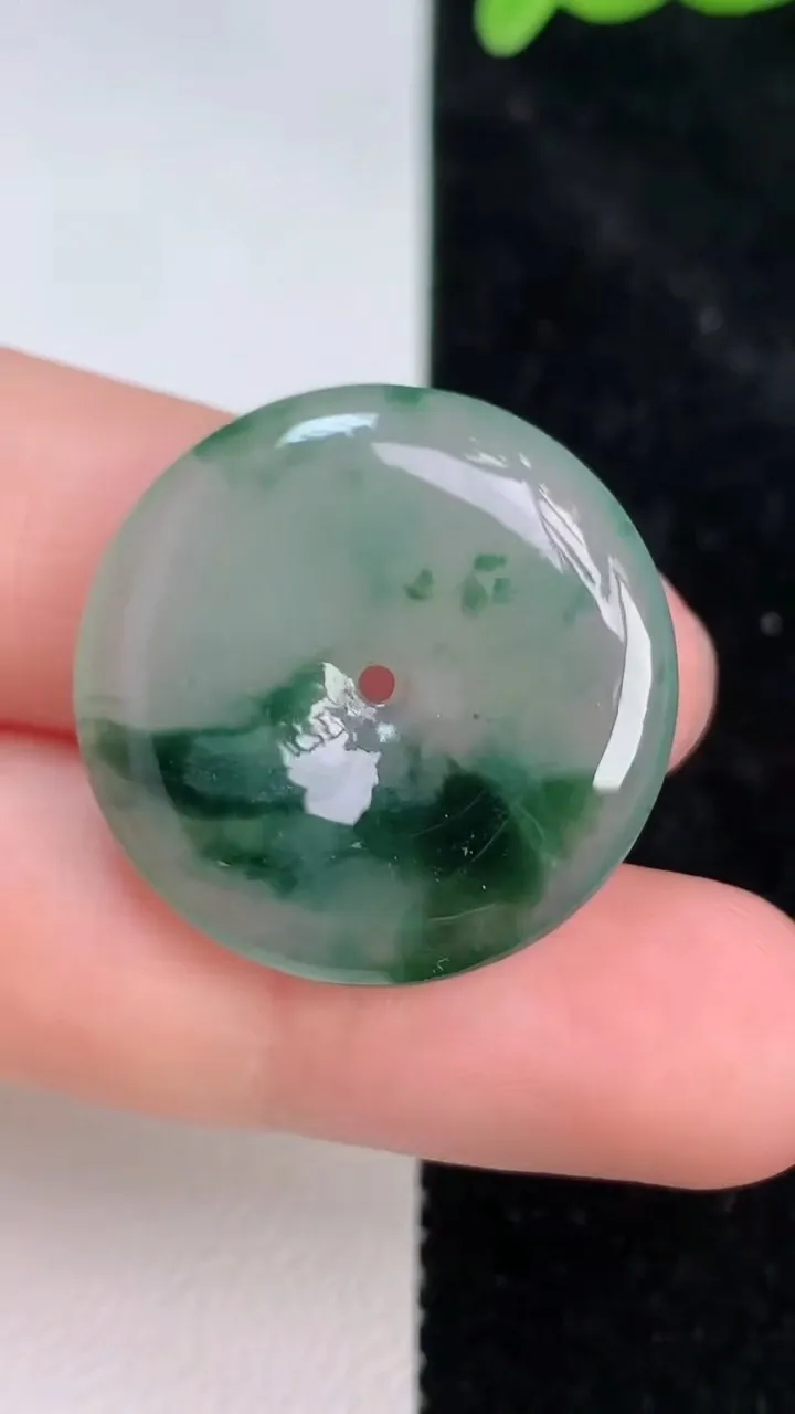 天然A货翡翠飘花平安扣吊坠，尺寸25-4.5，重量:5.70g
7月8日