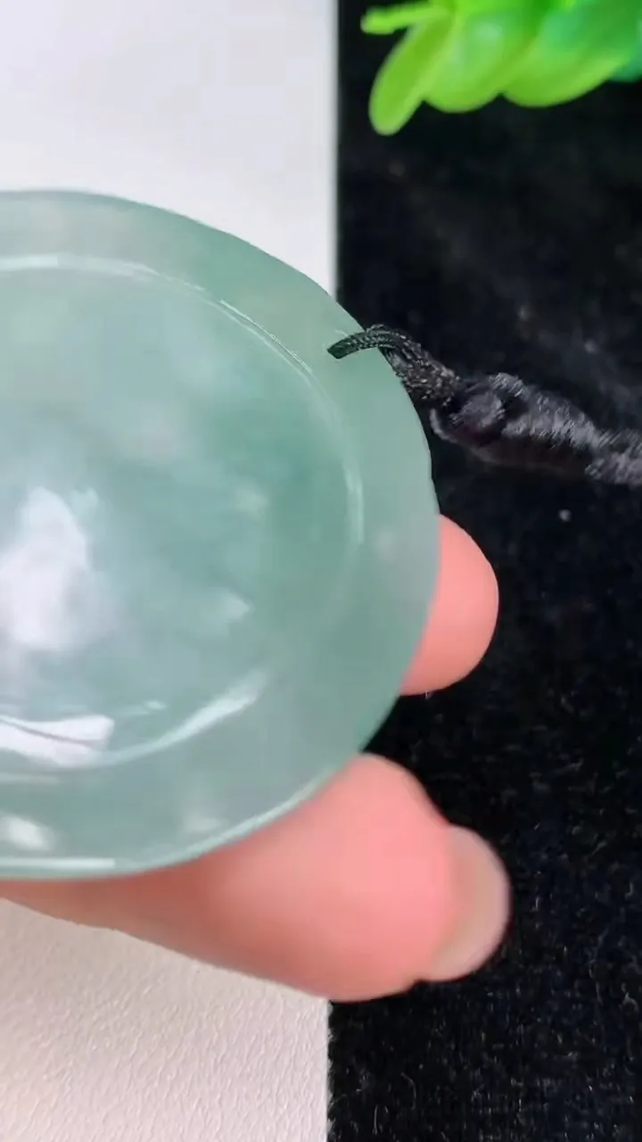 天然A货翡翠山羊吊坠，尺寸48.3-43-6，重量:21.00g
7月8日