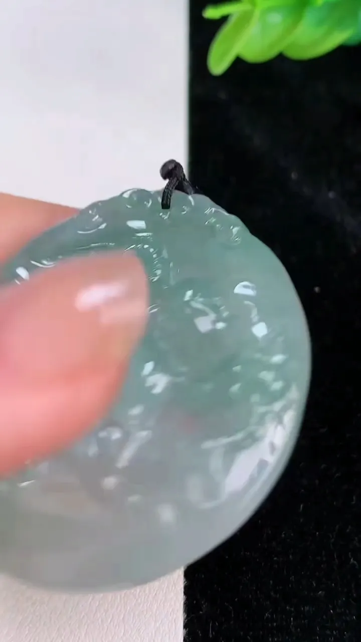 天然A货翡翠山羊吊坠，尺寸48.3-43-6，重量:21.00g
7月8日