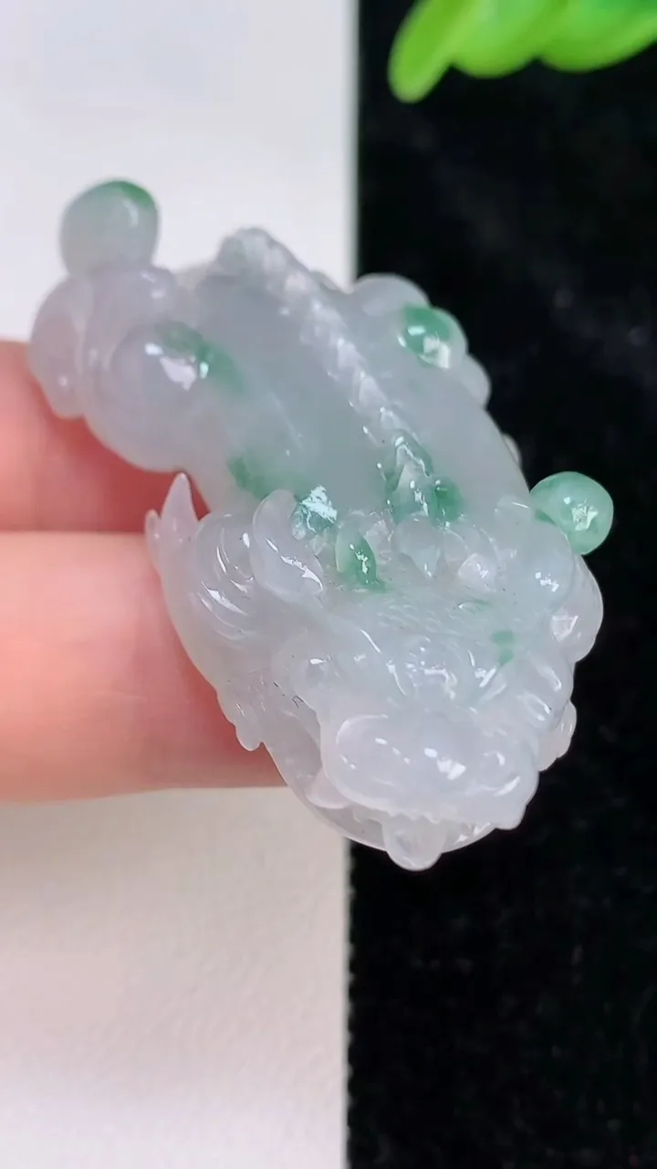 天然A货翡翠飘花貔貅吊坠，尺寸48-24.3-12，重:23.00g
7月8日