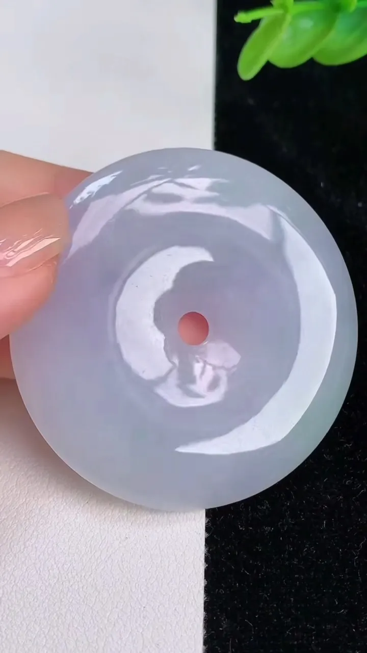 天然A货翡翠春带彩紫罗兰平安扣吊坠，尺寸50-6，重量:31.71g
7月8日