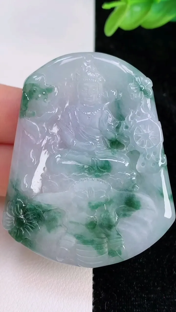 天然A货翡翠飘花普贤菩萨吊坠，尺寸54-43-5.8，重:28.27g
7月8日