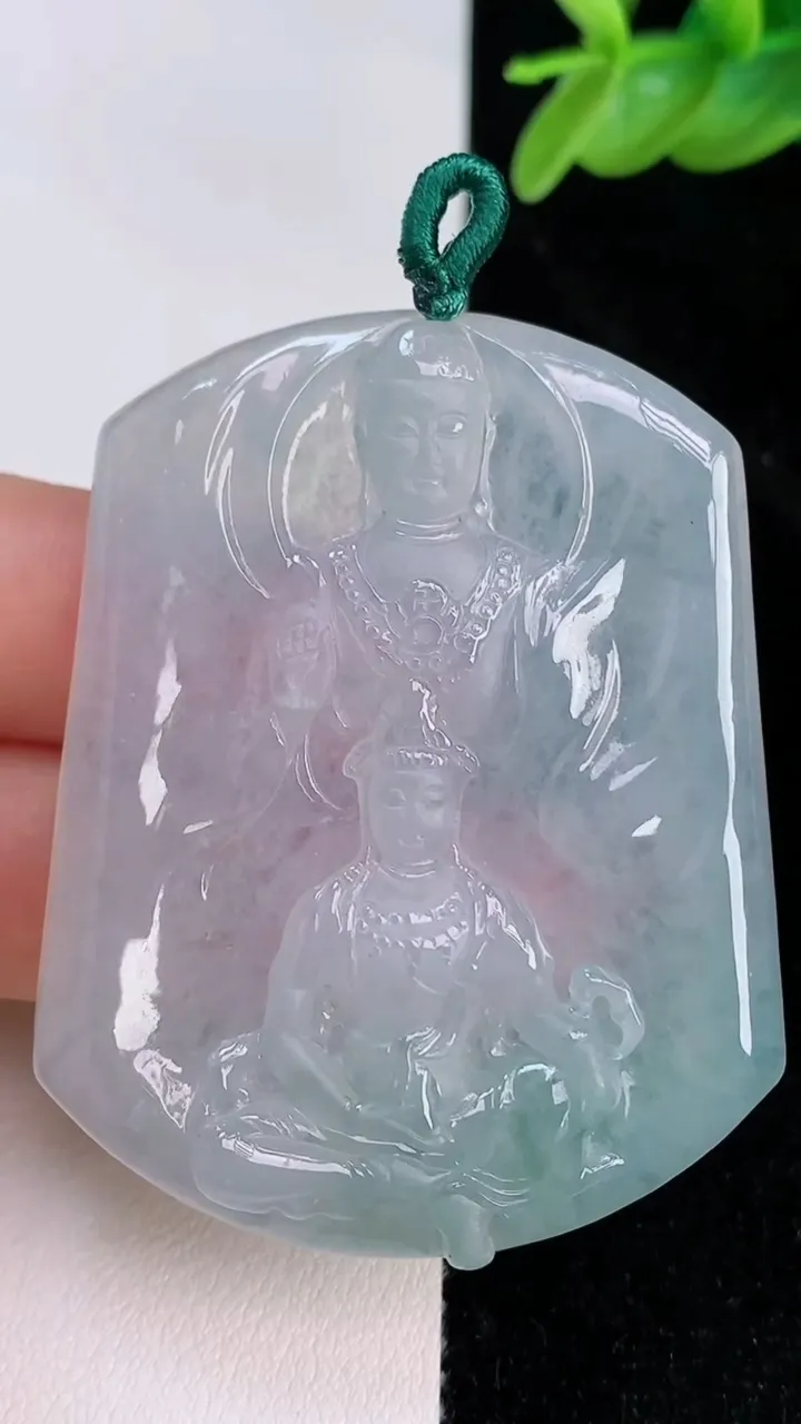 天然A货翡翠一念之间吊坠，尺寸53.4-42.6-5.8，重量:26.00g
7月8日