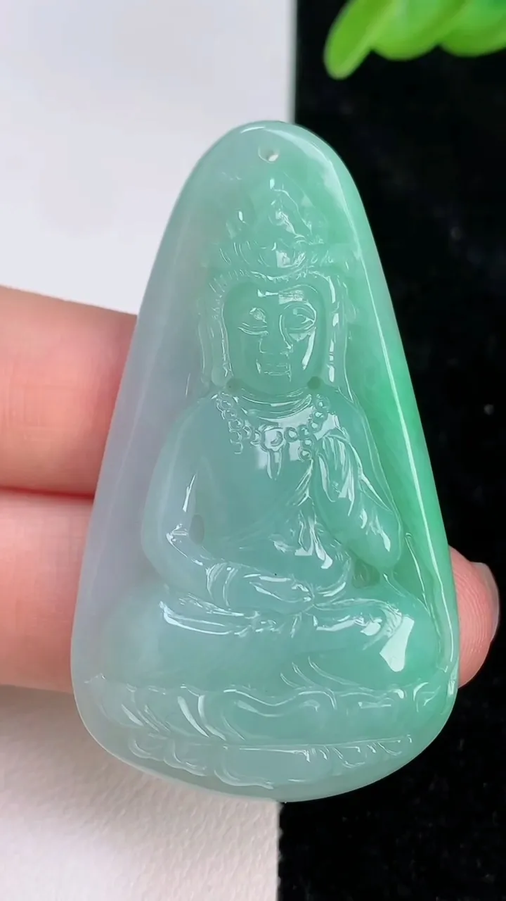 天然A货翡翠观音菩萨吊坠，尺寸51-29.2-6.8，重量:16.14g
7月8日