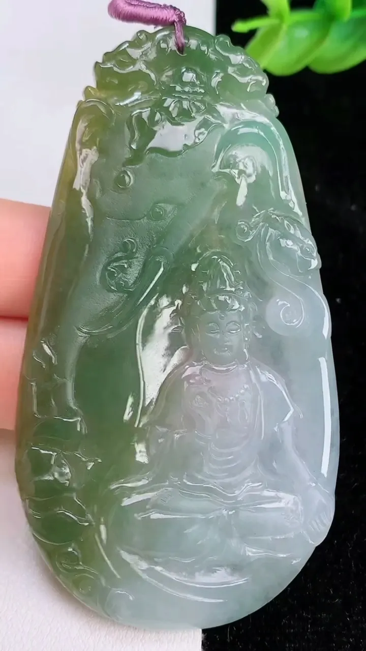 天然A货翡翠普贤菩萨吊坠，尺寸78-42.6-5，重量:32.42g
7月8日