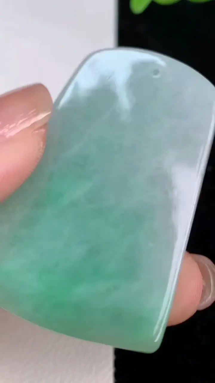 天然A货翡翠生肖虎吊坠，尺寸45.3-30.8-11，重:28.91g
7月8日