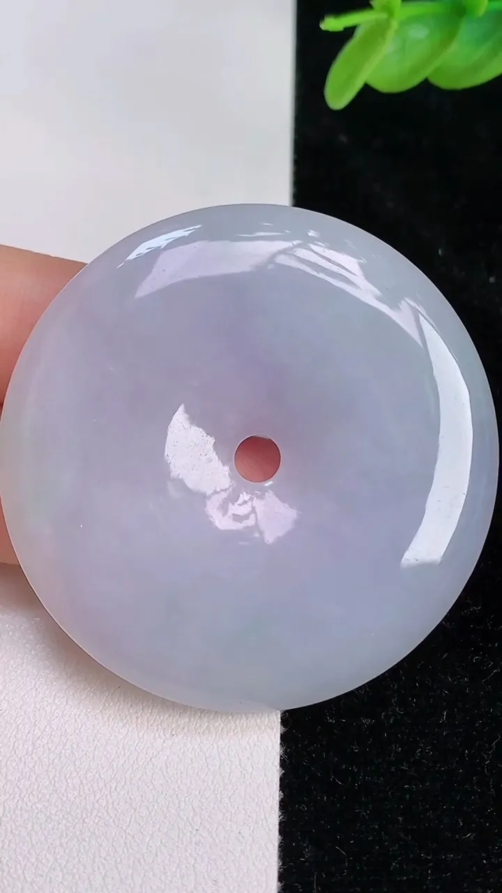 天然A货翡翠春带彩紫罗兰平安扣吊坠，尺寸50-6，重量:31.71g
7月8日