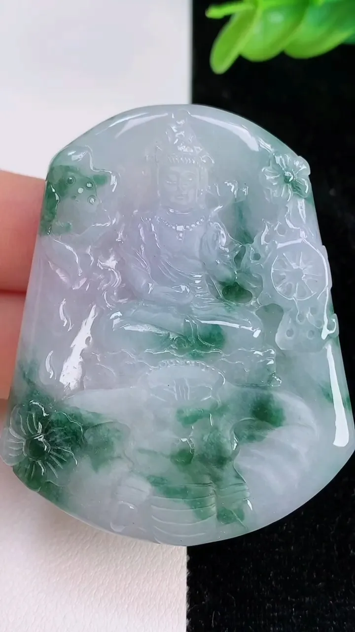 天然A货翡翠飘花普贤菩萨吊坠，尺寸54-43-5.8，重:28.27g
7月8日