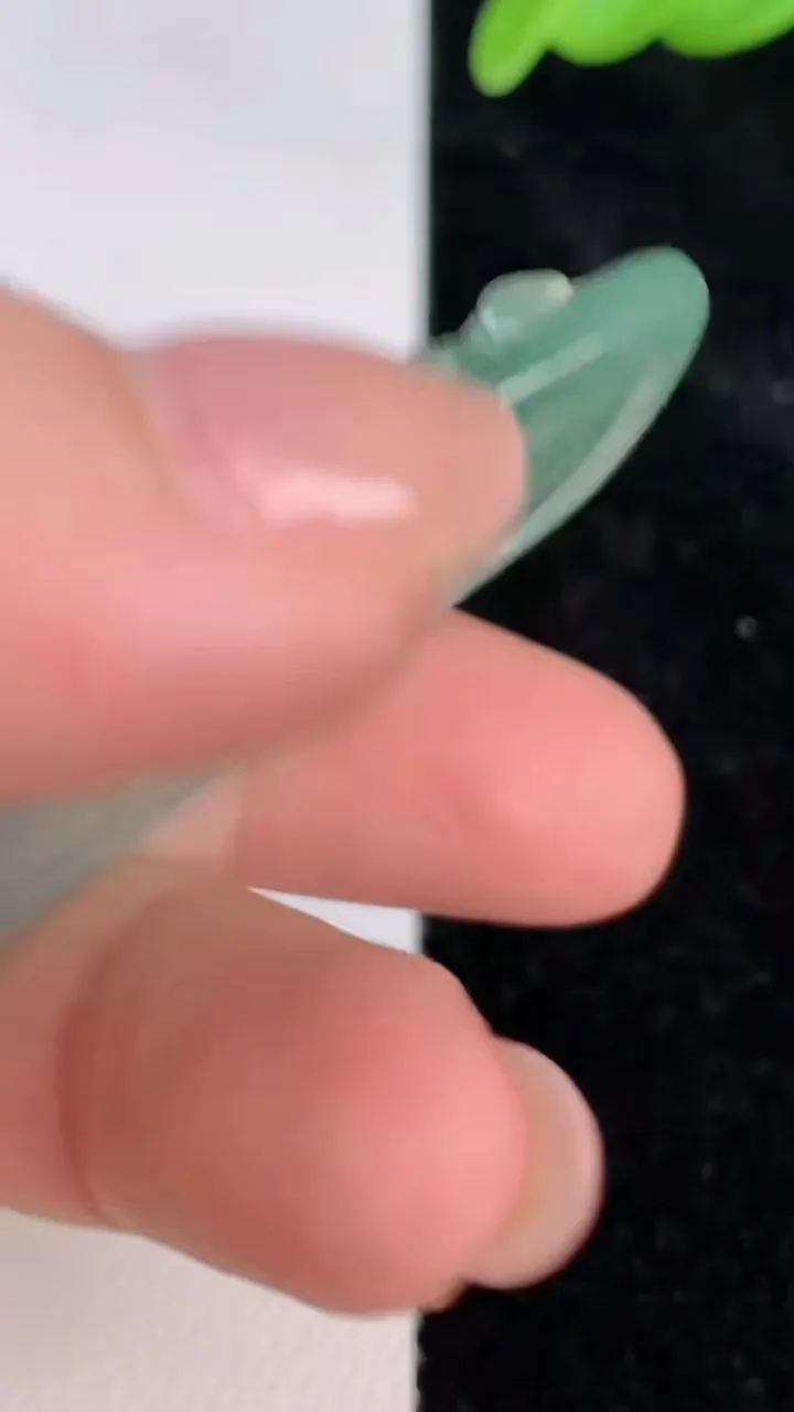 天然A货翡翠大势至观音菩萨吊坠，尺寸53-29.6-4.5，重量:15.02g
7月8日