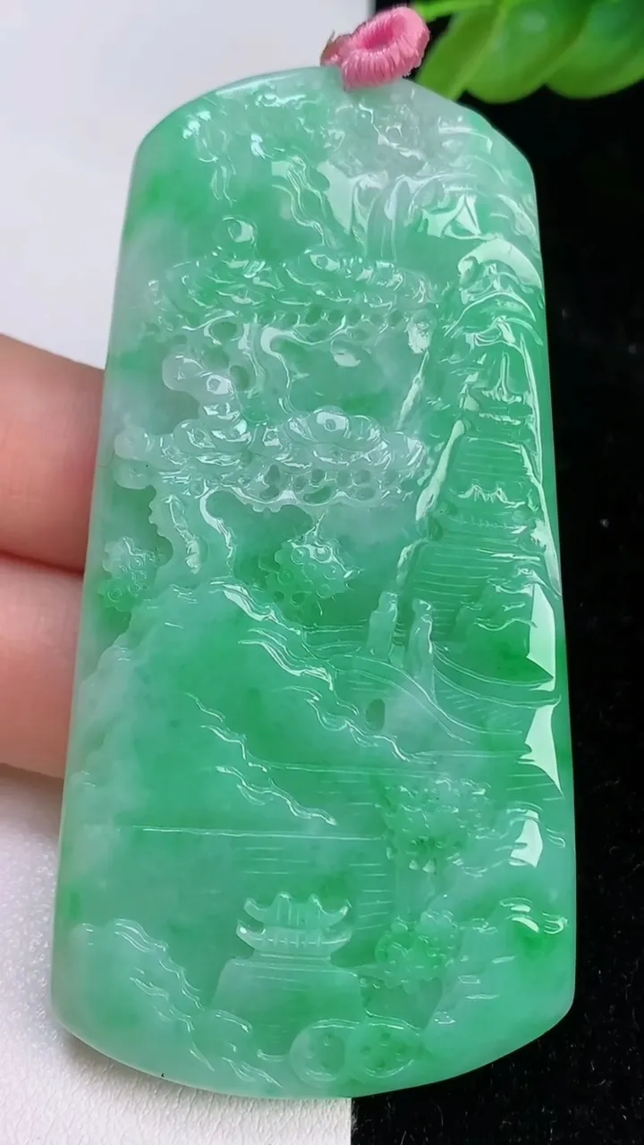 天然A货翡翠山水牌吊坠，尺寸72.7-36.5-7.2，重量:42.70g
7月8日