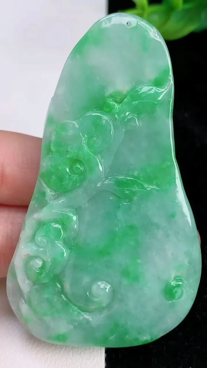 天然A货翡翠大展宏图吊坠，尺寸72-41.4-11，重量:45.13g
7月8日
