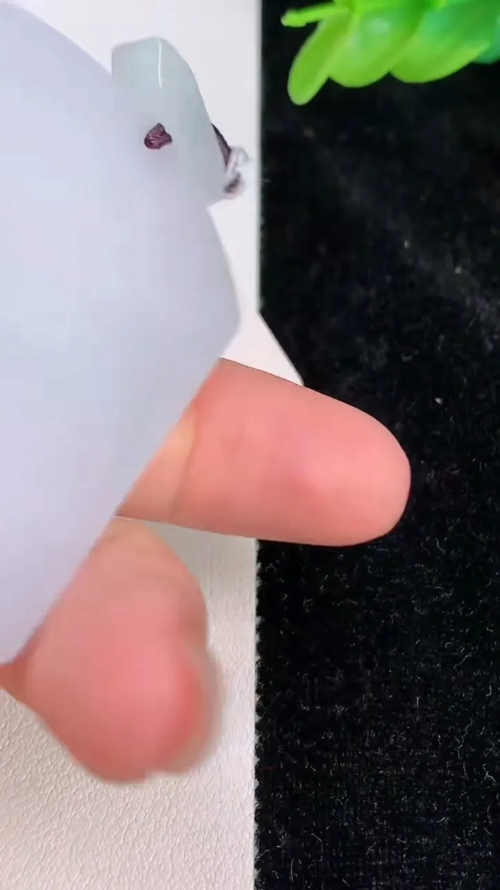 天然A货翡翠飘花仿古无事牌吊坠，尺寸55.2-42.4-5.2，重量:35.22g
7月8日