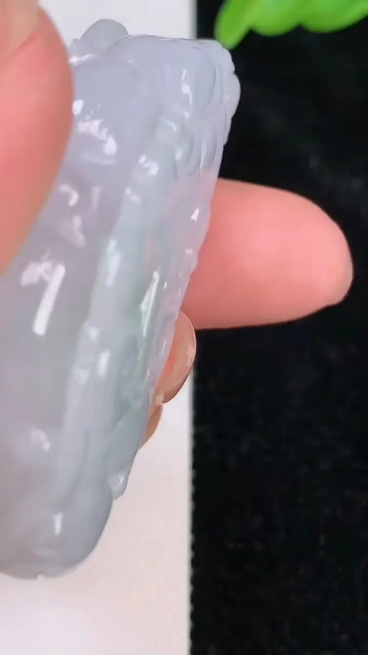天然A货翡翠貔貅吊坠，尺寸48.8-25.2-11.6，重量:32.84g
7月8日