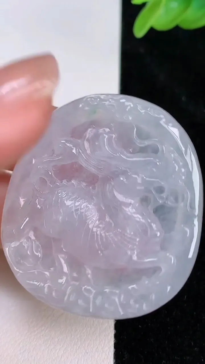 天然A货翡翠龙马精神吊坠，尺寸45-39.3-5.5，重量:18.96g
7月8日