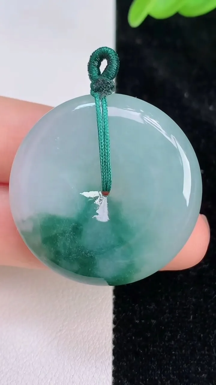 天然A货翡翠飘花平安扣吊坠，尺寸34.4-5.8，重量:14.88g
7月8日