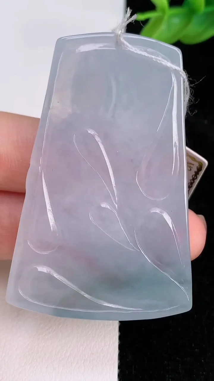 天然A货翡翠飘花普贤菩萨吊坠，尺寸57.7-37.6-5.6，重量:26.72g
7月8日