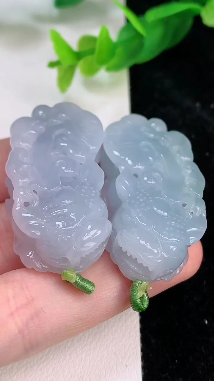 天然A货翡翠紫罗兰貔貅吊坠一对，尺寸39.2-21-11.7，重量:45.72g
7月9日
