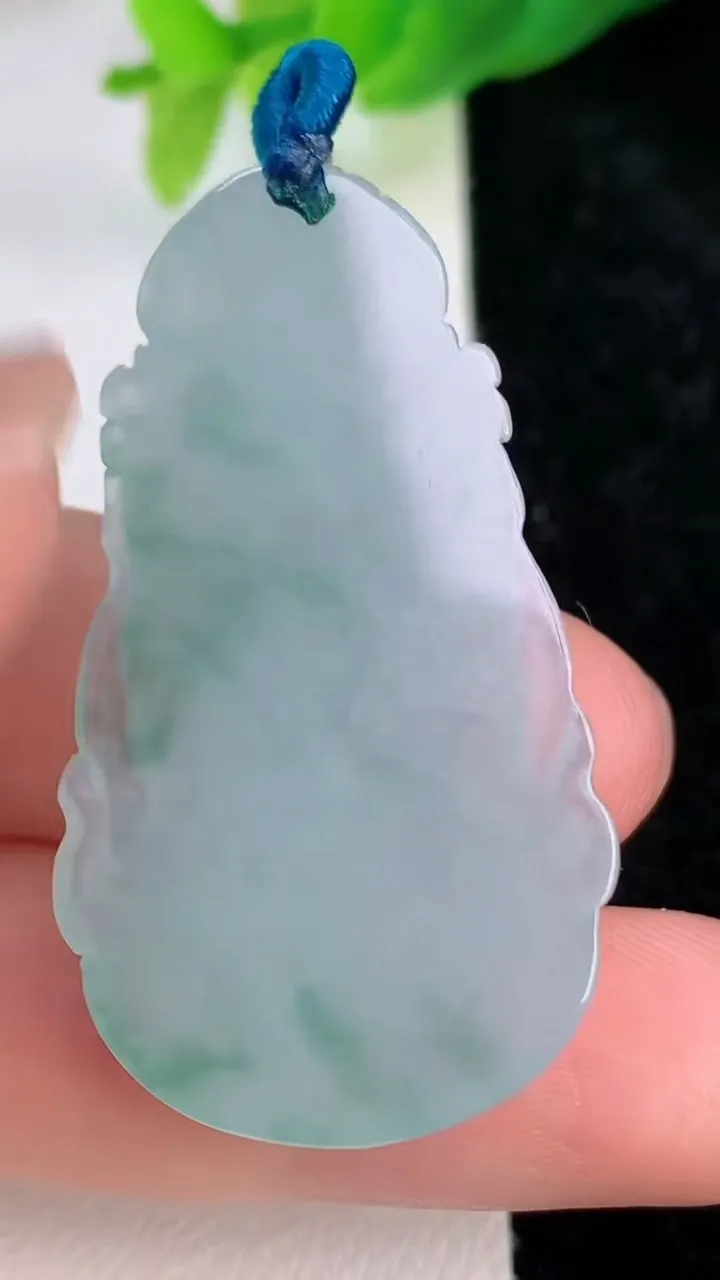 天然A货翡翠飘花观音头吊坠，尺寸42-23.5-5.2，重量:11.16g
7月9日