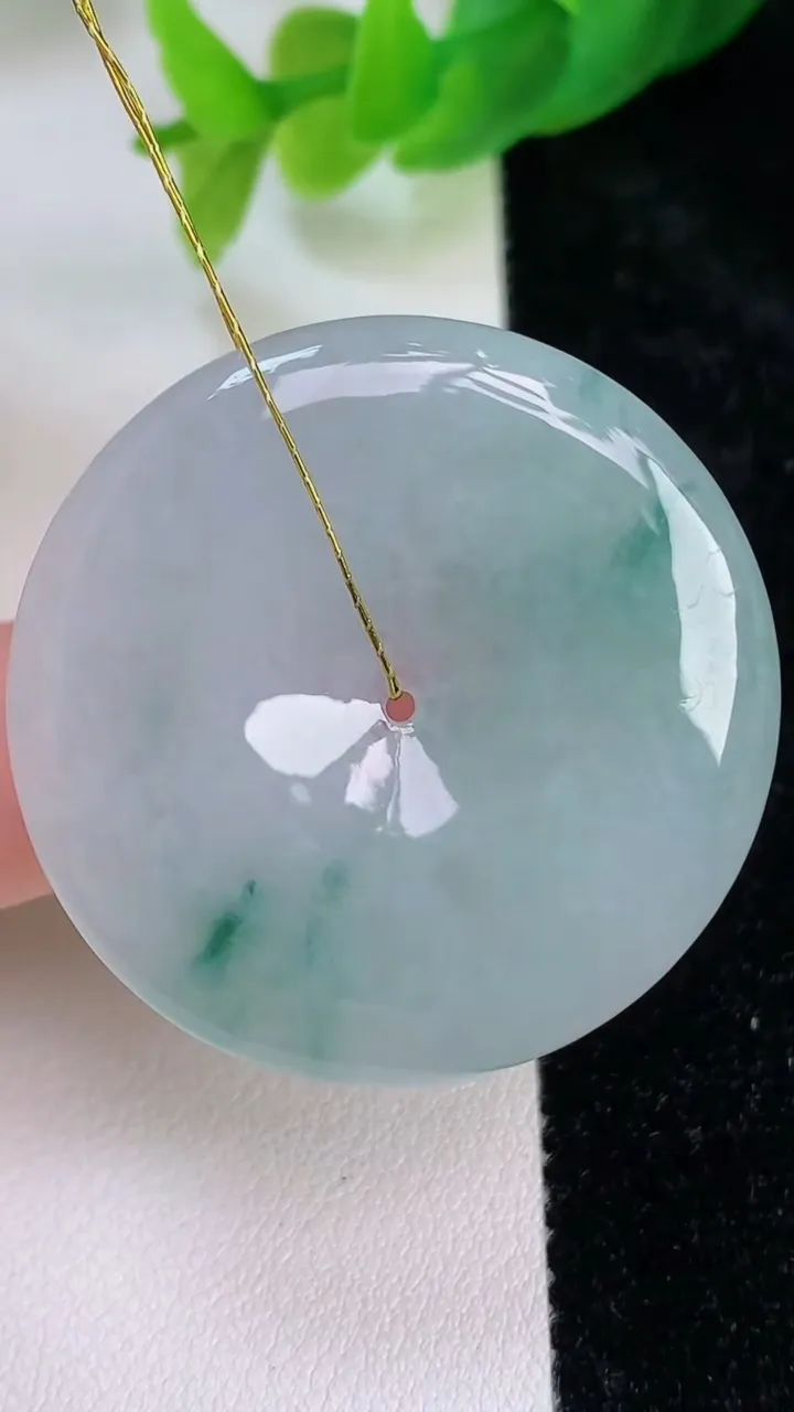 天然A货翡翠飘花平安扣吊坠，尺寸36-5.5，重量:16.38g
7月9日
