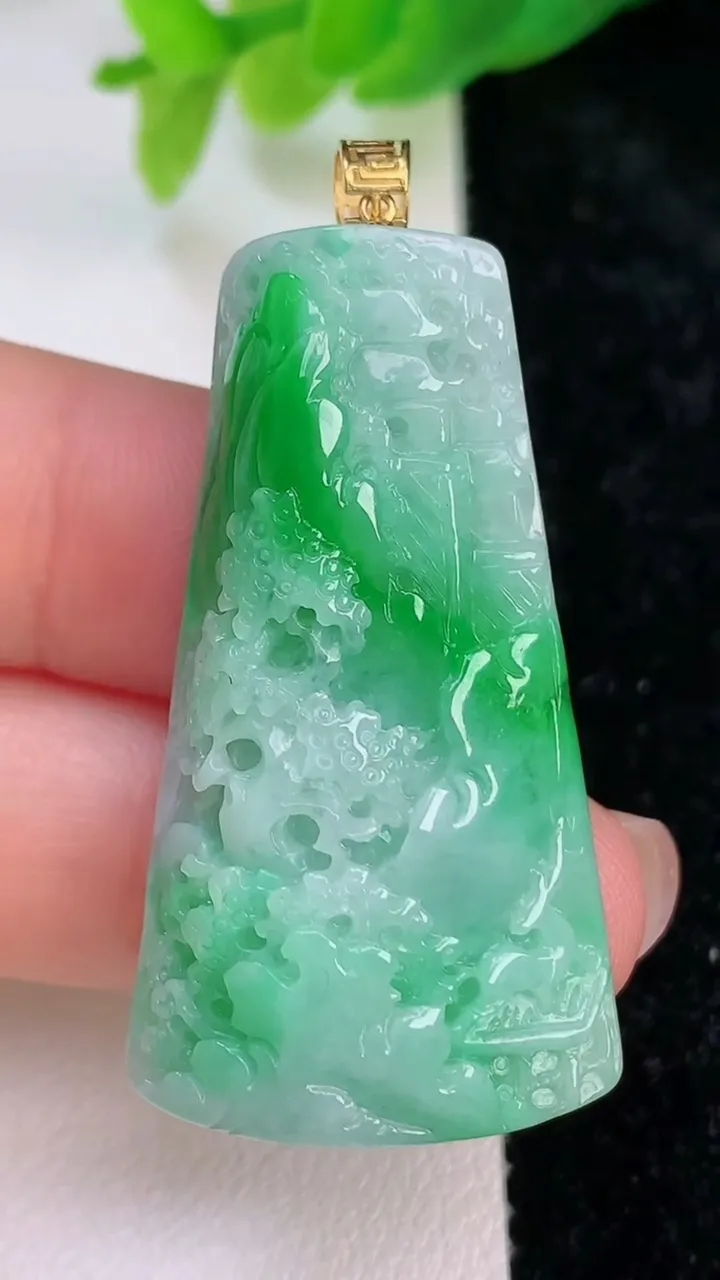 天然A货翡翠山水牌吊坠，尺寸40.8-21.7-8.3，重量:12.27g
7月9日