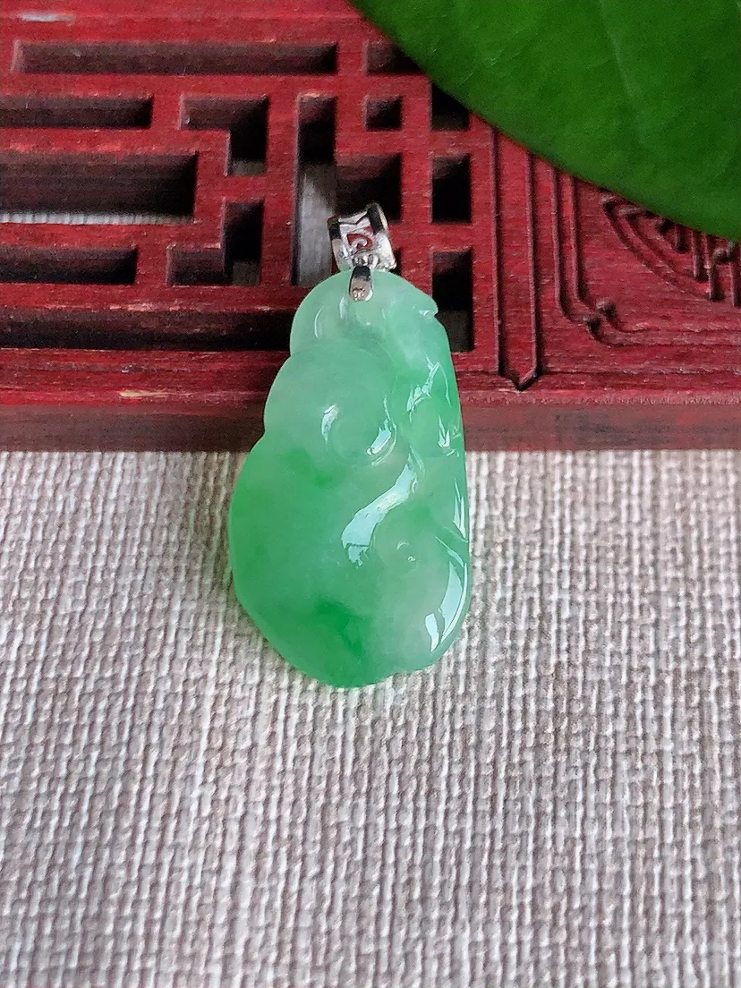 天然A货翡翠18K金扣头飘绿如意吊坠尺寸24.3×13.8×4.2m量2.80g 0709
