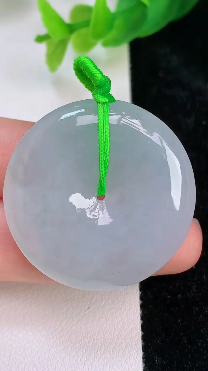 天然A货翡翠飘花平安扣吊坠，尺寸35-6，重量:15.68g
7月9日