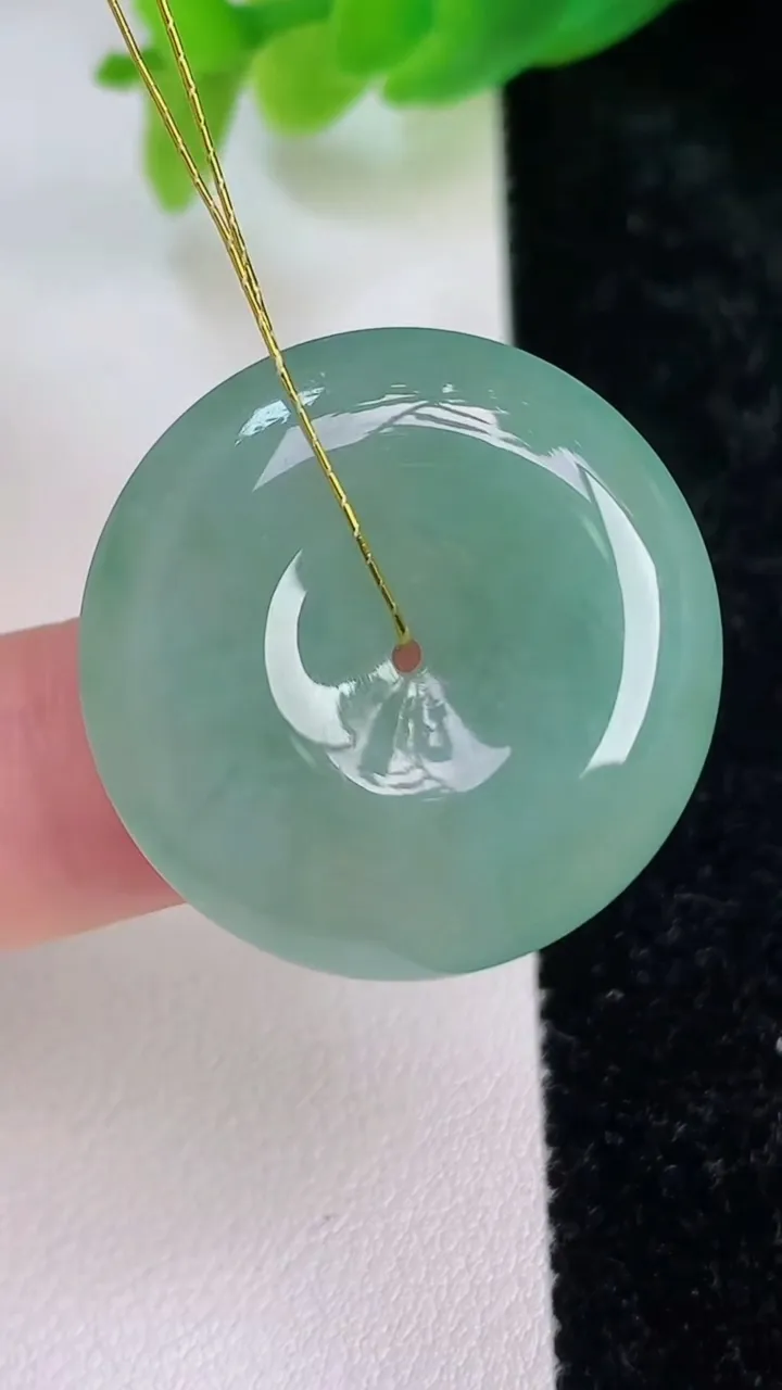 天然A货翡翠平安扣吊坠，尺寸26-6，重量:8.27g
7月9日