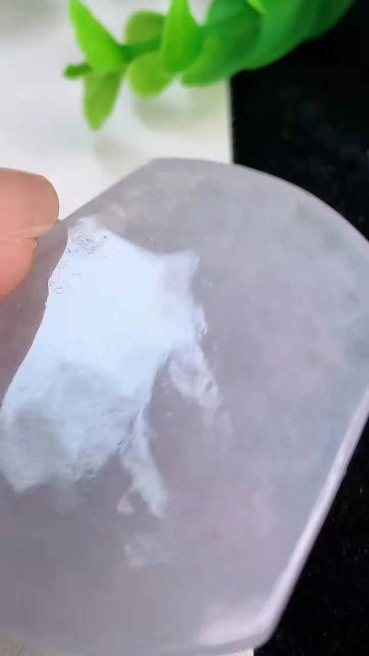 天然A货翡翠冰种山水财神爷吊坠，尺寸50-43.3-5，重量:23.57g
7月9日