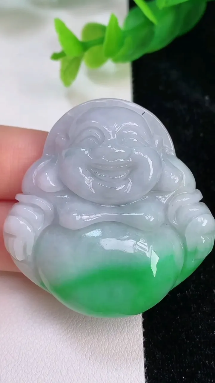 天然A货翡翠佛公吊坠，尺寸44.2-43.8-12，重量:35.77g
7月9日