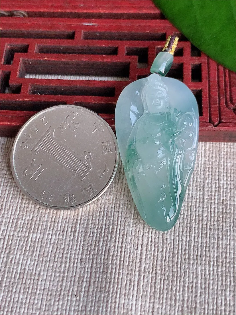 天然A货翡翠飘花大势至菩萨吊坠尺寸35.6×19×6.3m量8.69g 0709
