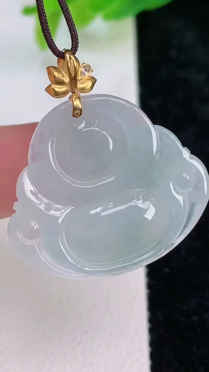 天然A货翡翠18k金飘花佛公吊坠，尺寸24-27.7-6.8，重量:6.65g
7月9日
