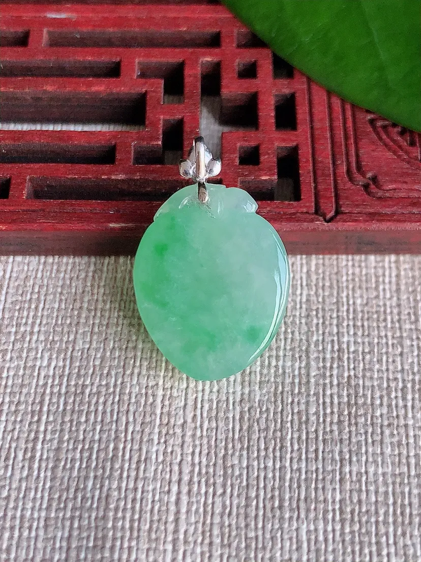 天然A货翡翠18K金扣头飘绿福瓜吊坠尺寸25.2×19.3×16×9m量5.30g 0709