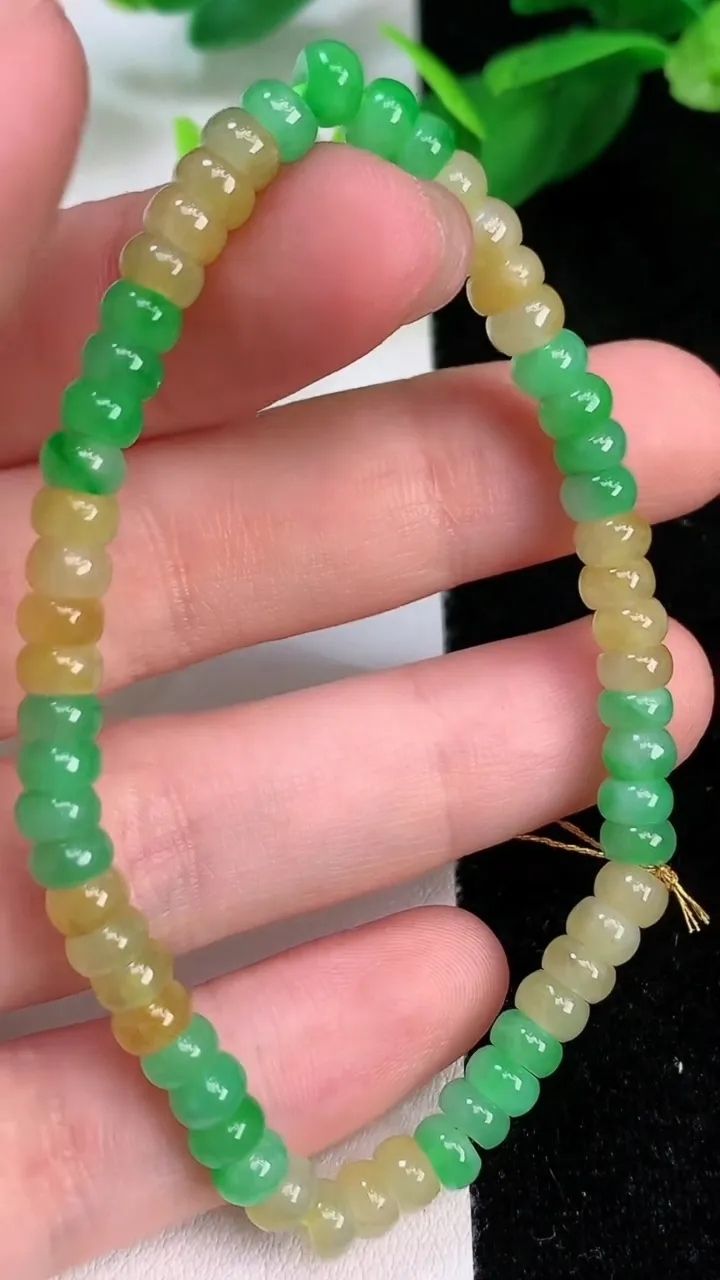 天然A货翡翠双彩算盘珠手串，尺寸5-2.7，重量:9.33g7月9日
工厂直销收藏佳品,种好水足，色