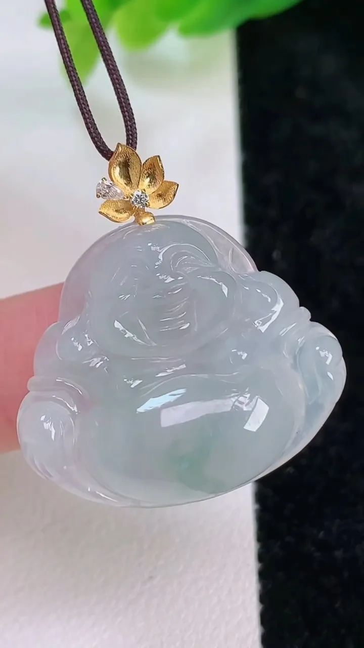 天然A货翡翠18k金飘花佛公吊坠，尺寸24-27.7-6.8，重量:6.65g
7月9日
